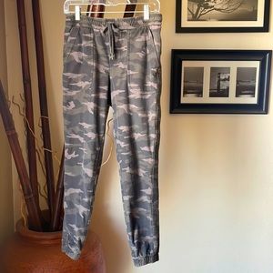 Athleta Farallon jogger size 8